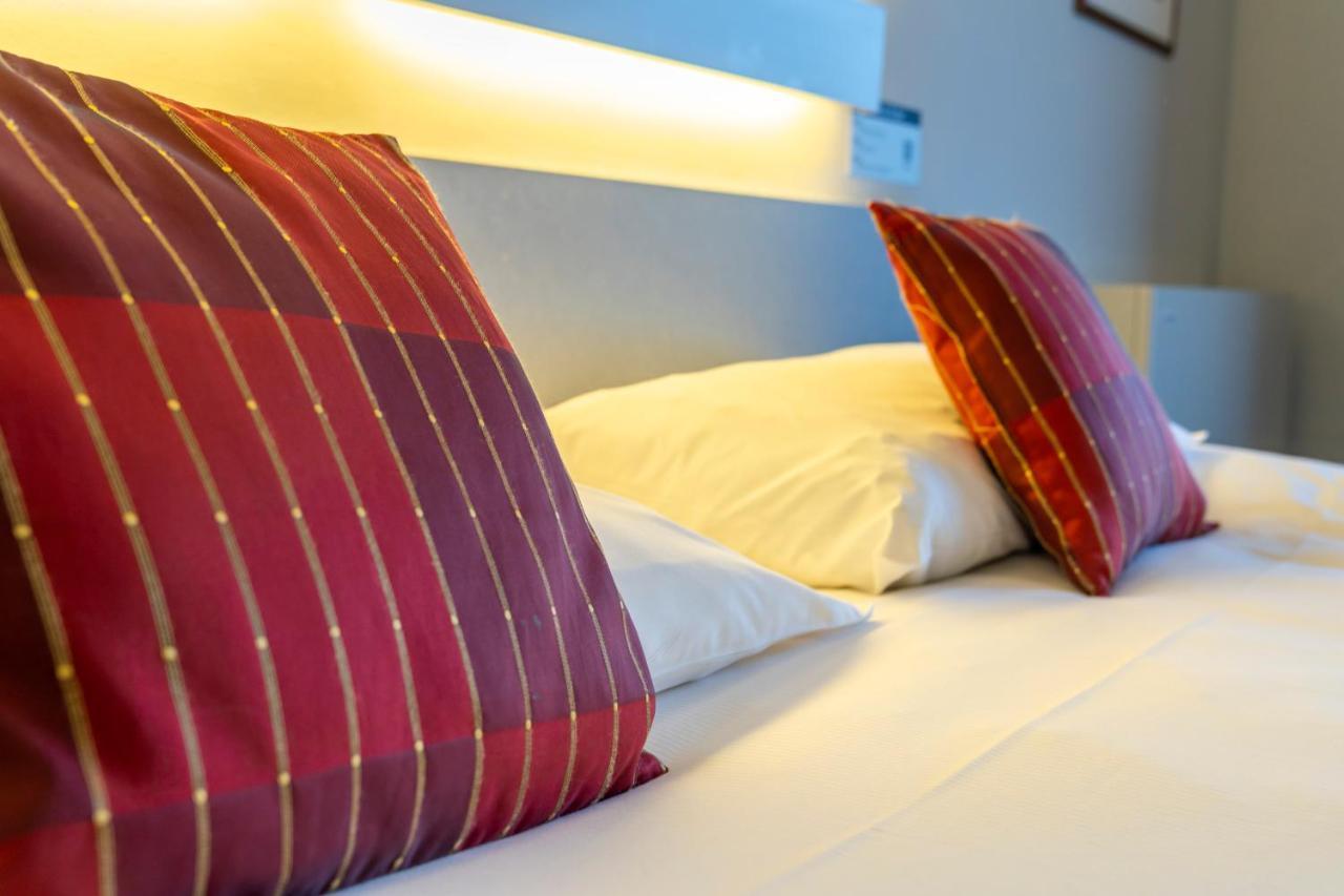 Hotel Ambiotel Тонгерен Экстерьер фото