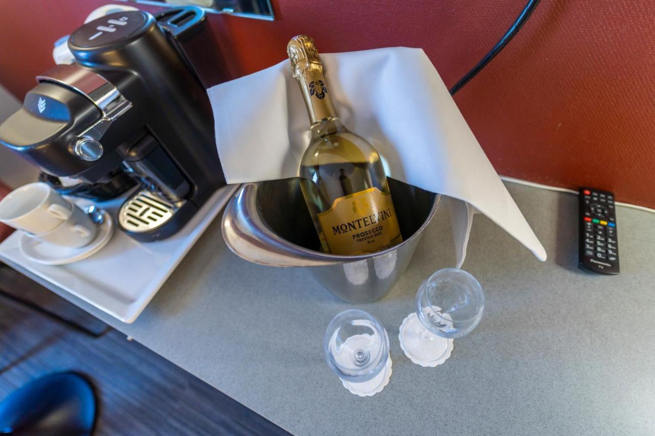Hotel Ambiotel Тонгерен Экстерьер фото